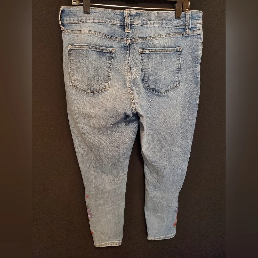 Floral Painted Light Blue Jeans - Picture 4 of 6